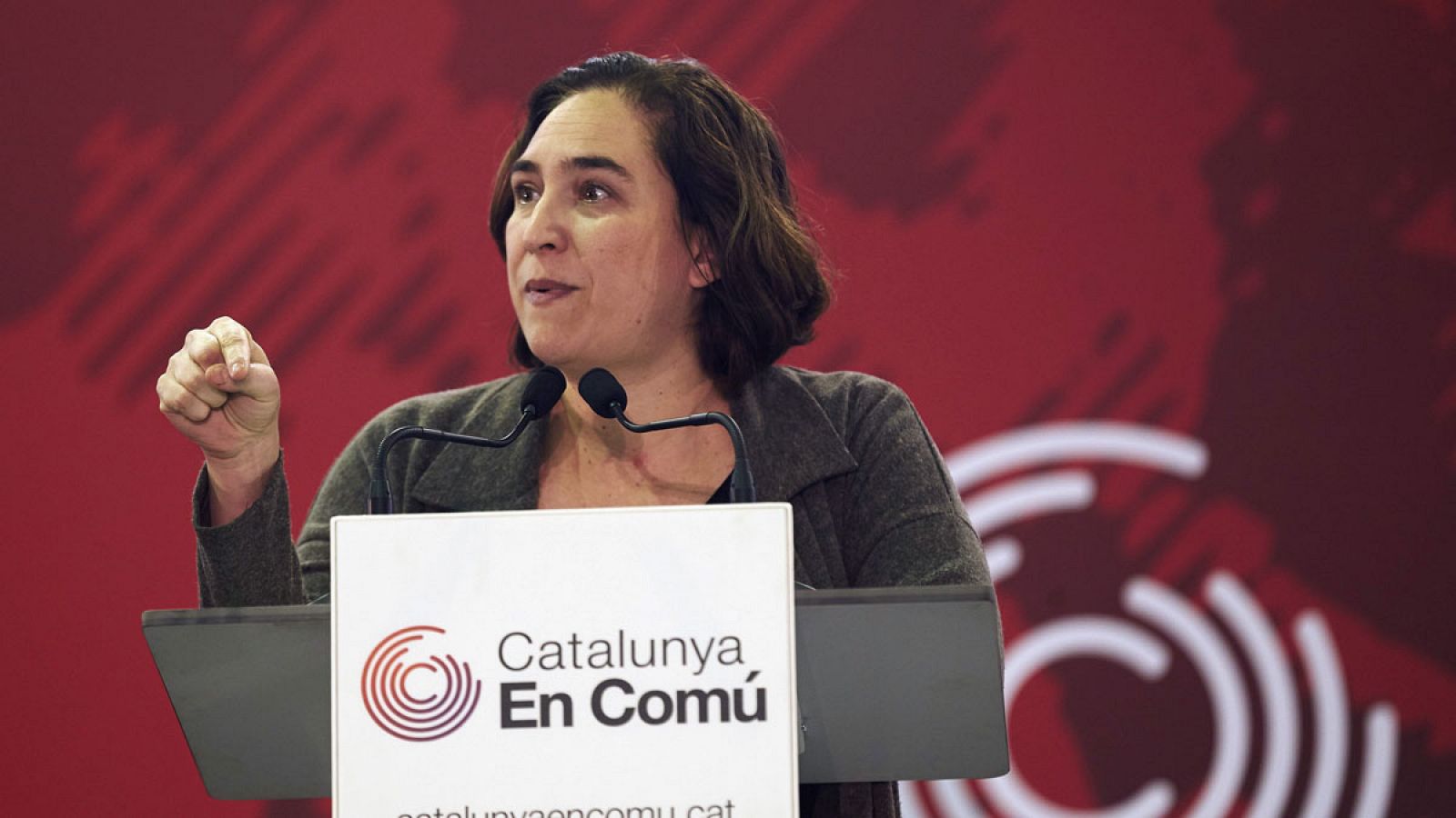 La alcaldesa de Barcelona interviene durante la asamblea de Catalunya en Comú