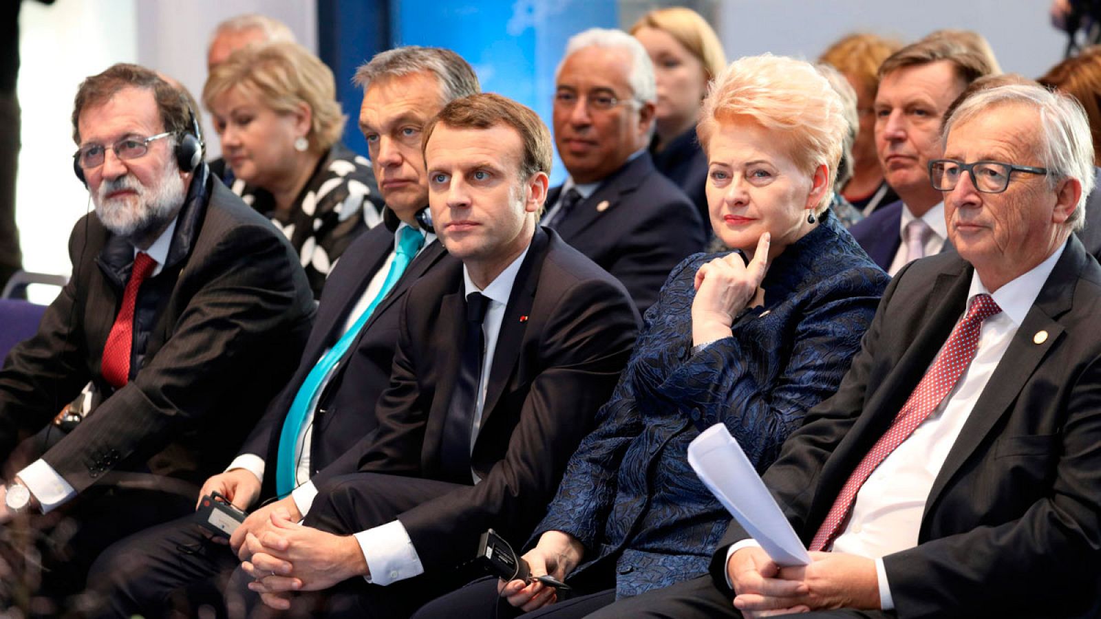 El presidente del Gobierno español, Mariano Rajoy, junto a otros líderes europeos en la Cumbre Social de Gotemburgo