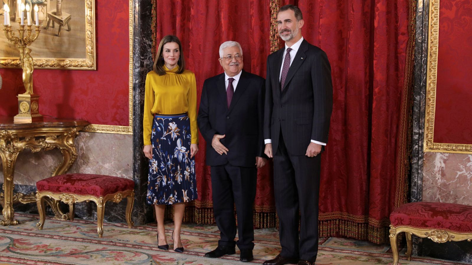 El presidente palestino junto con los reyes antes del almuerzo en el Palacio Real