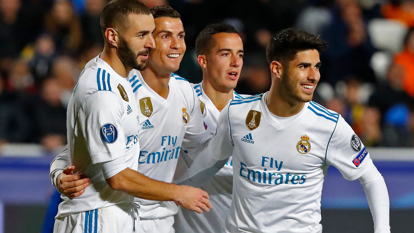 Los jugadores del Real Madrid celebran el triunfo.