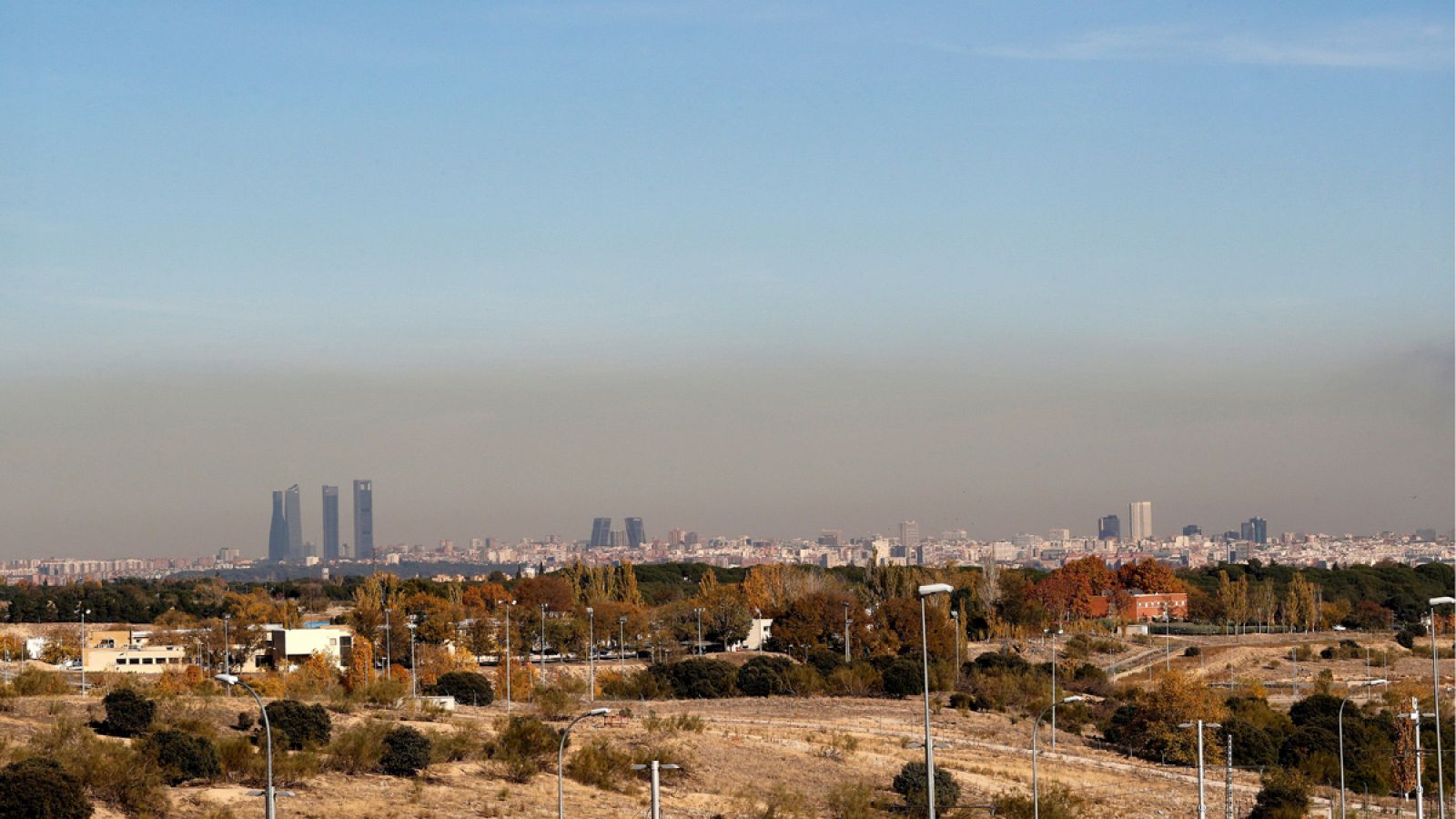 Vista de la capa de contaminación que cubre la ciudad de Madrid