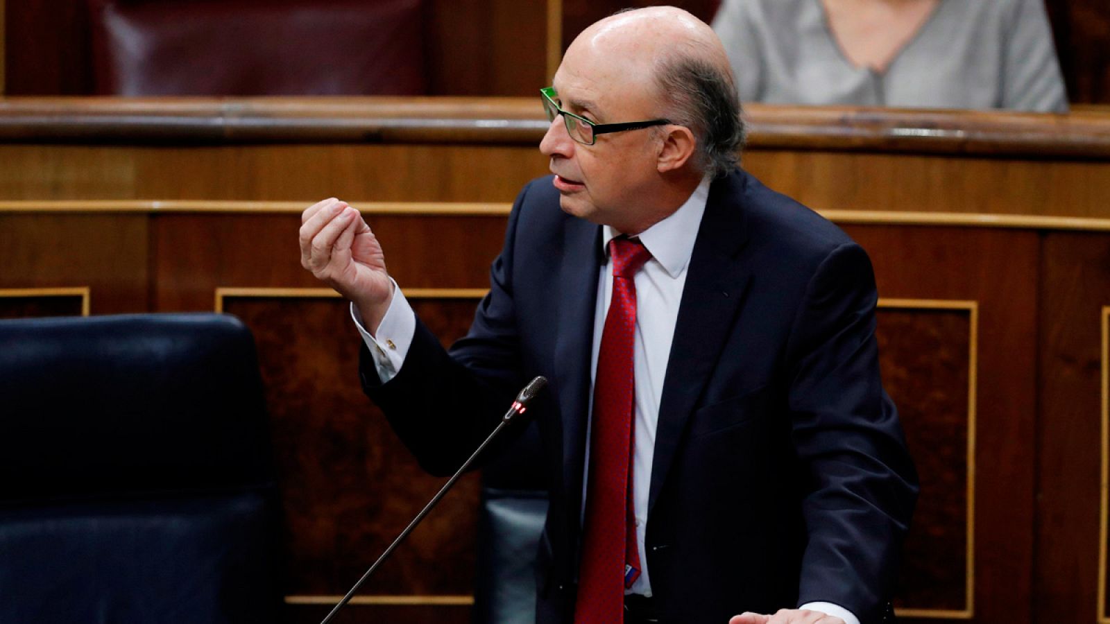 El ministro de Hacienda, Cristóbal Montoro, interviene en la sesión de control al Gobierno