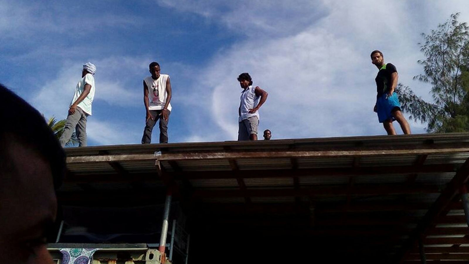 Migrantes en el centro de detención de la isla de Manus, en Papúa Nueva Guinea