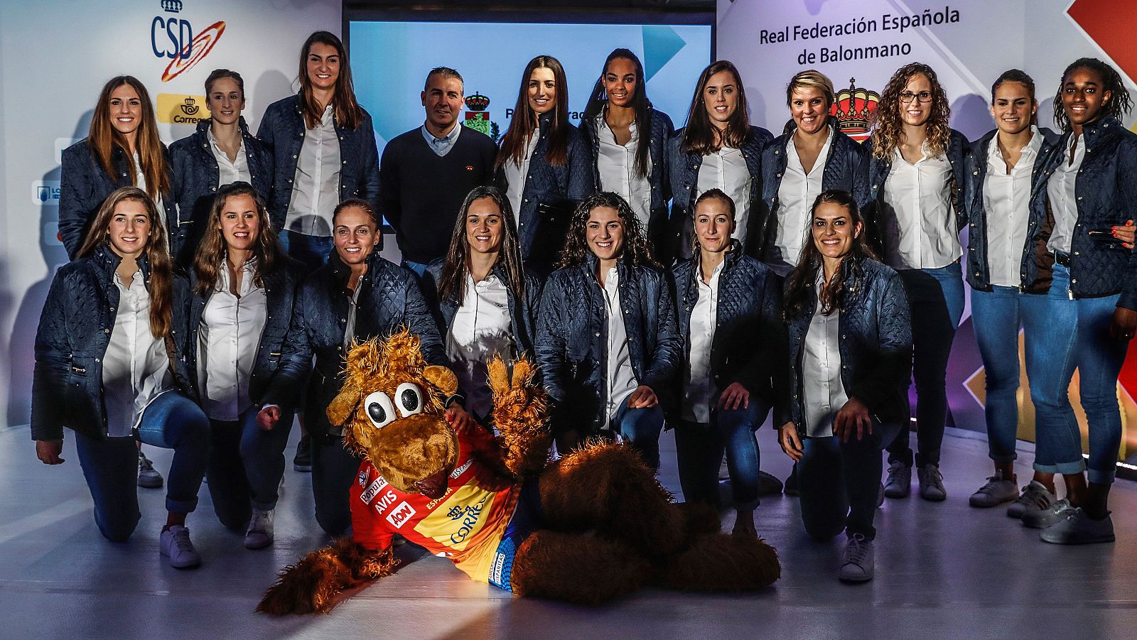 La selección femenina de balonmano, en el CSD.