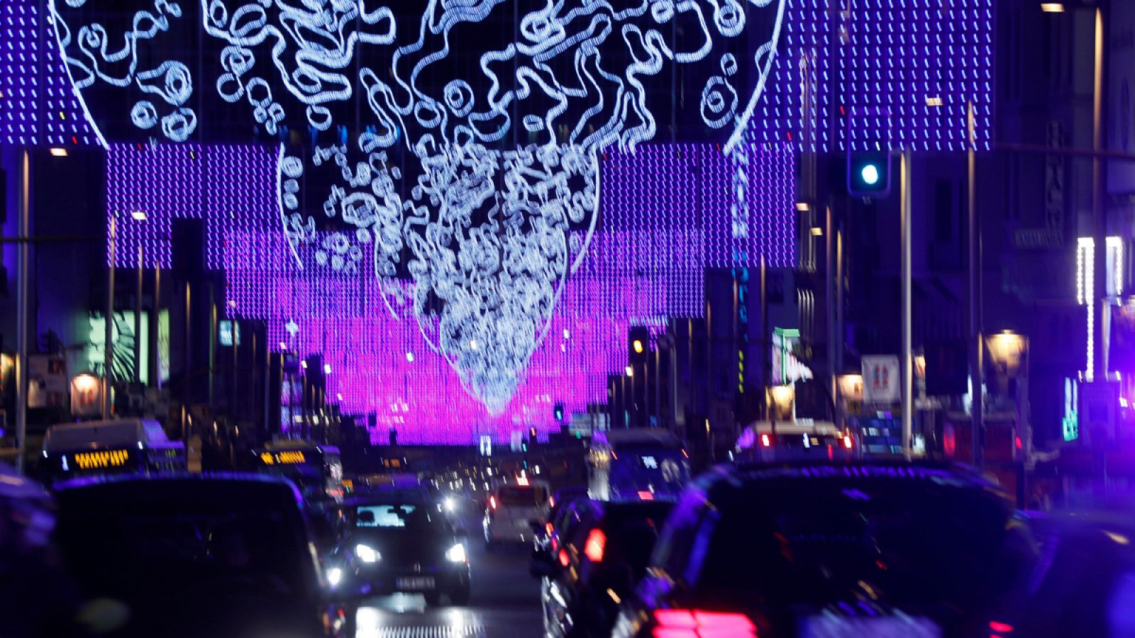 Iluminación navideña instalada en la Gran Vía de Madrid