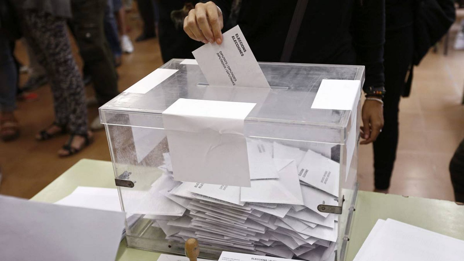 Urna en las anteriores elecciones autonómicas en Cataluña en el 2015.