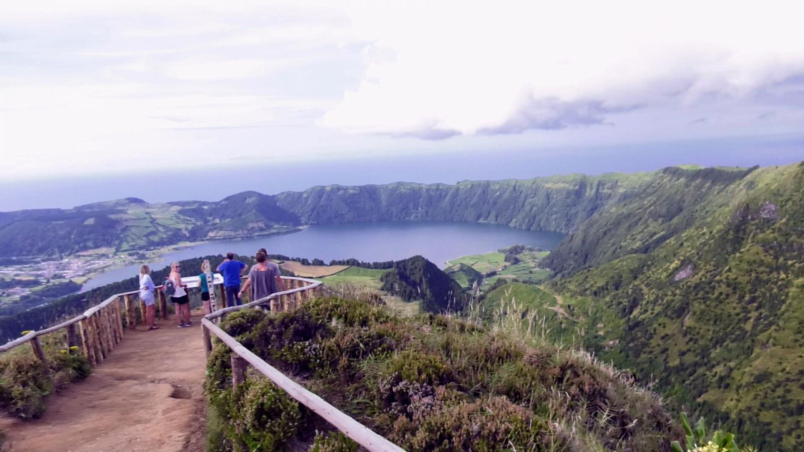 La naturaleza de origen volcánico marca el paisaje de Azores