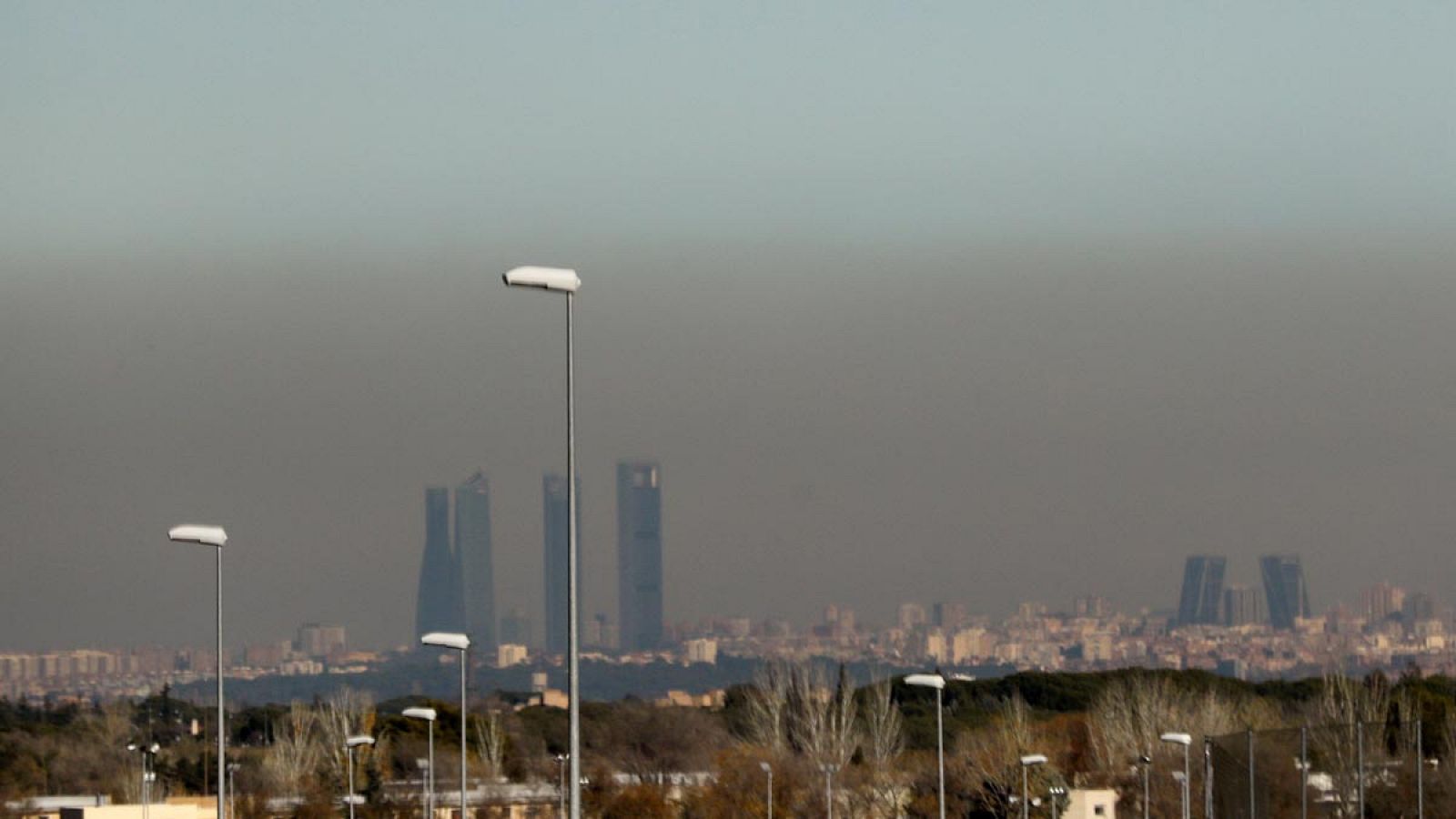 Vista de la capa de contaminación que cubre la ciudad de Madrid.