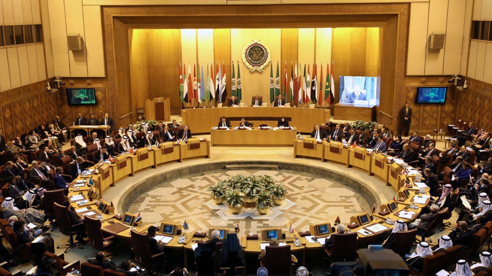 Imagen de la reunión extraordinaria de los ministros de Asuntos Exteriores árabes celebrada en El Cairo (Egipto).
