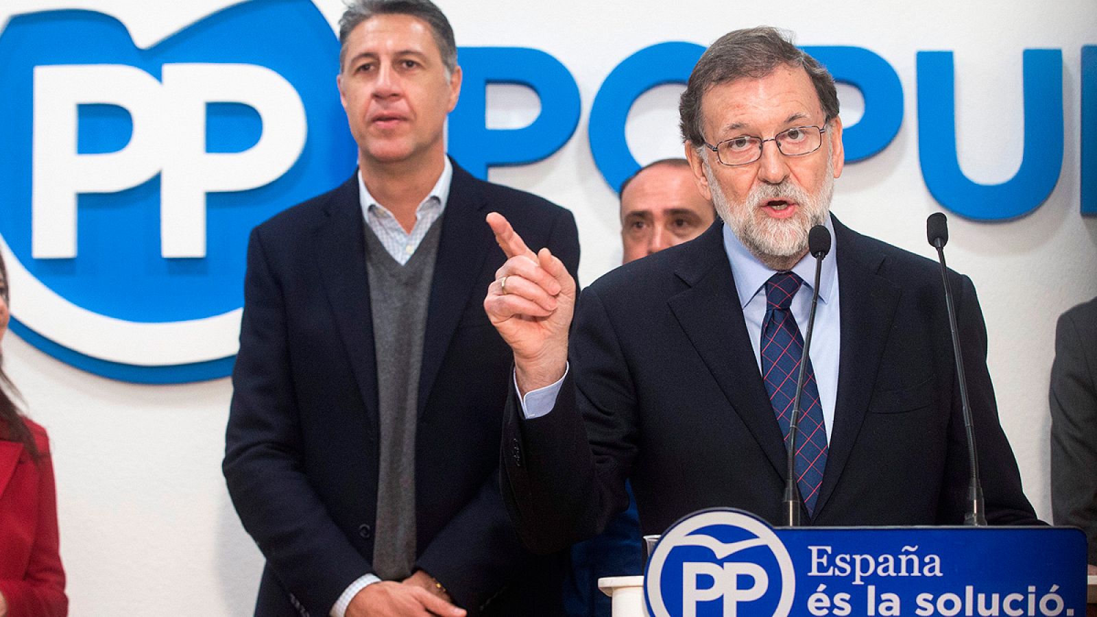 El presidente del Gobierno, Mariano Rajoy, hace campaña por segundo día en Cataluña con el candidato del PPC, Xavier García Albiol.