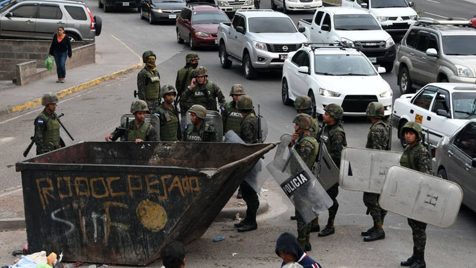 La Policía hondureña se prepara para desalojar una manifestación