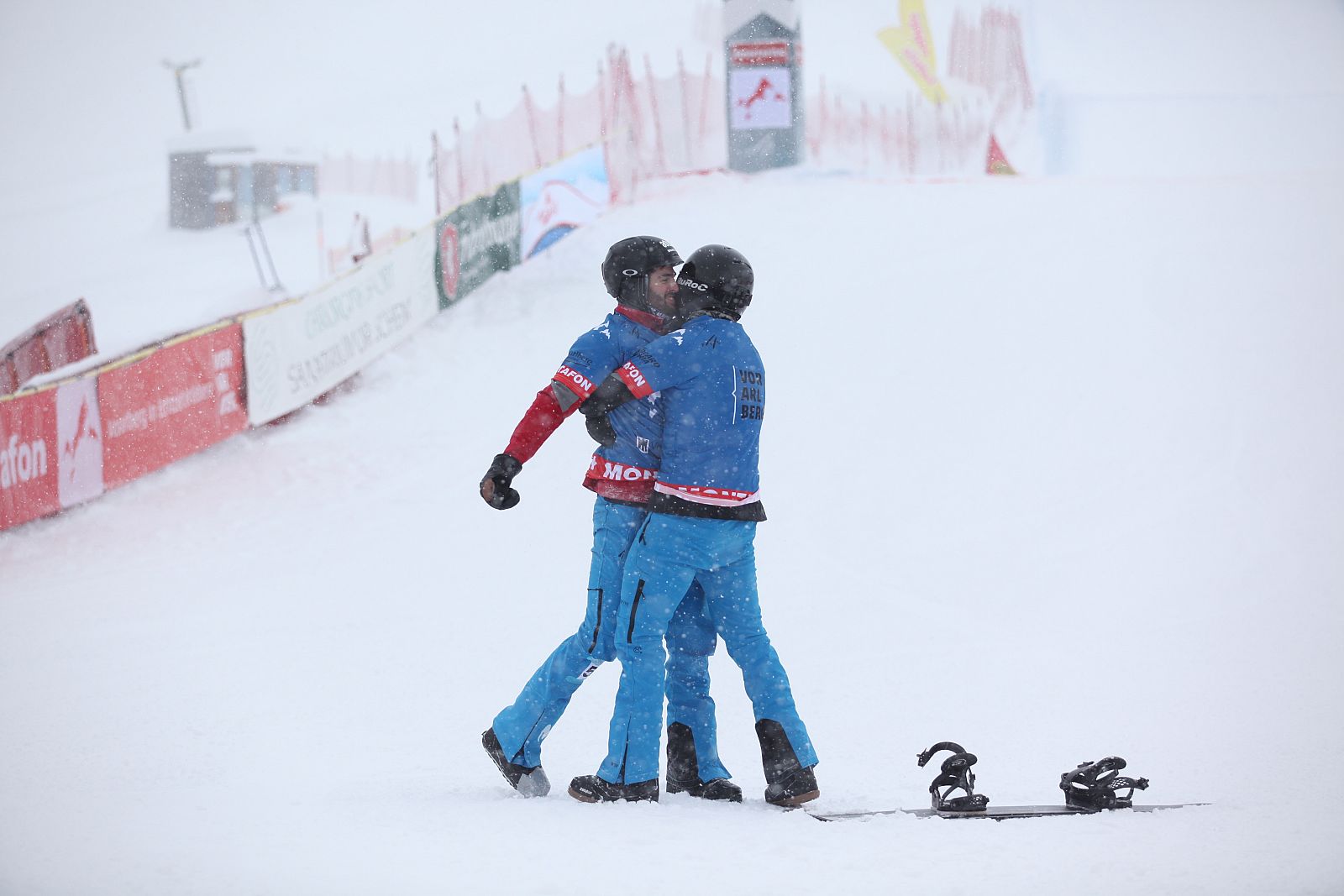 Regino Hernández y Lucas Eguibar celebran su victoria en Montafon (Austria).