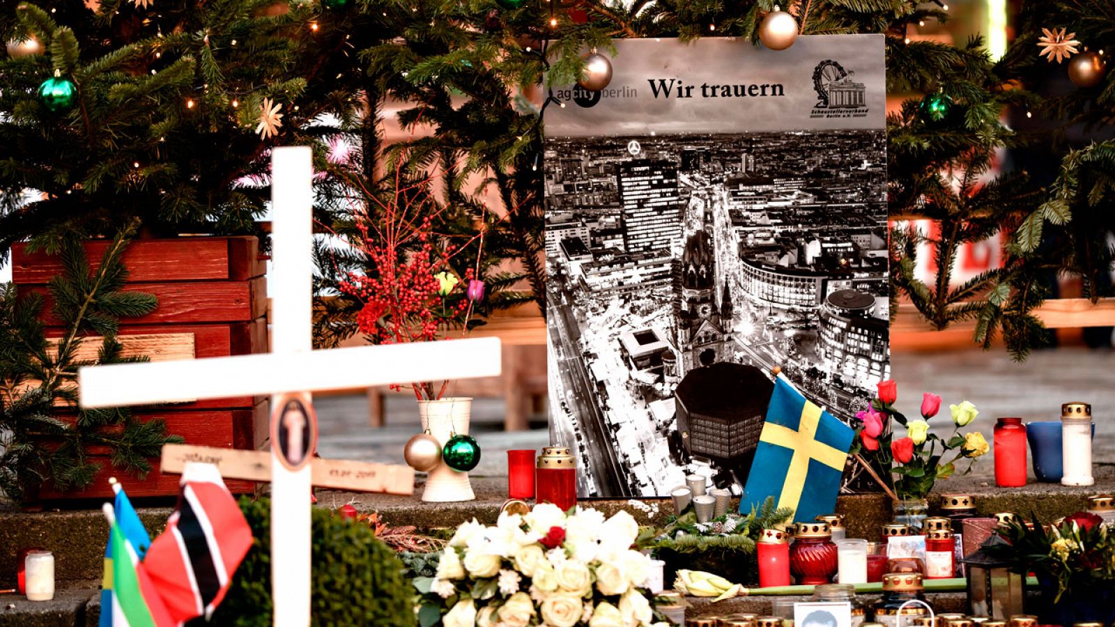 Altar temporal de recuerdo a las víctimas del atentado de Berlín en la Breitscheidplatz