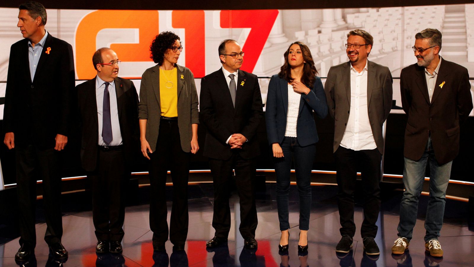 Xavier García Albiol, Miquel Iceta, Marta Rovira, Jordi Turull, Inés Arrimadas, Xavier Domènech y Carles Riera, antes del último debate de candidatos del 21-D, en TV3