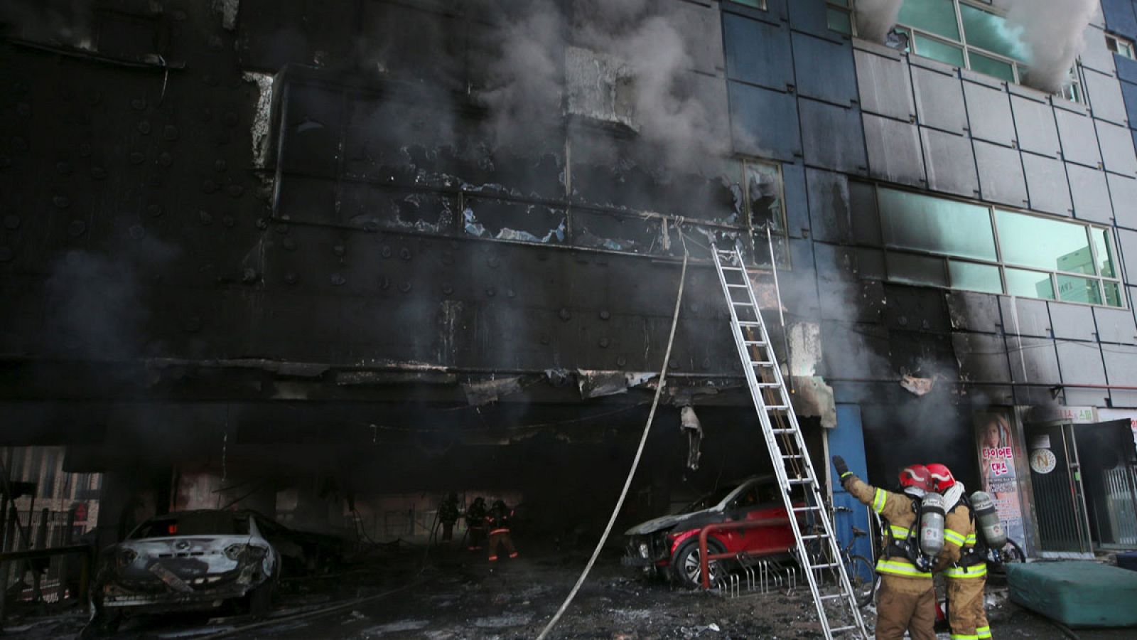 Al menos 28 personas mueren en el incendio de un gimnasio en Corea del Sur
