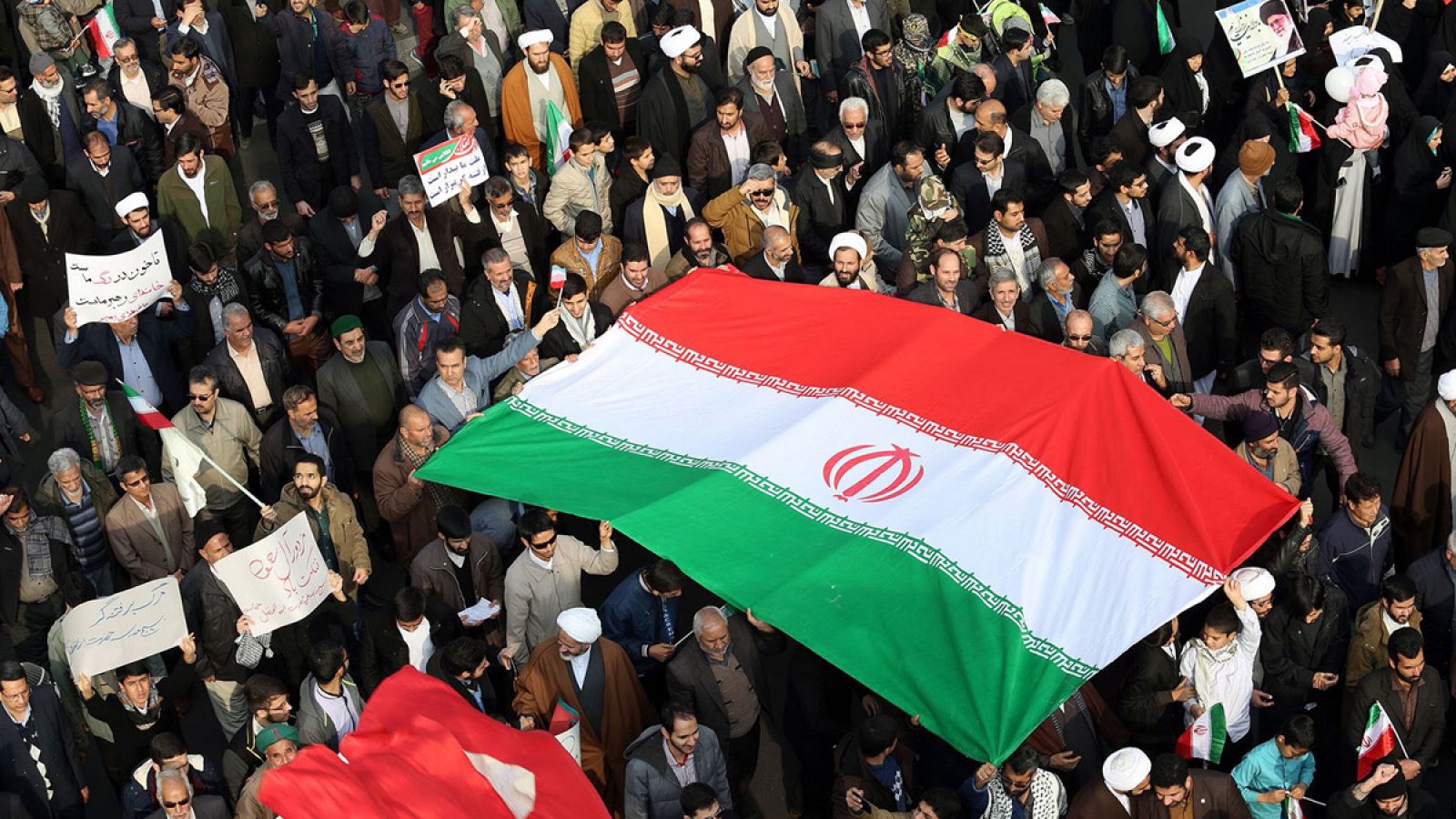 Fotografía de miles de iraníes en las calles del país en las protestas a favor del régimen
