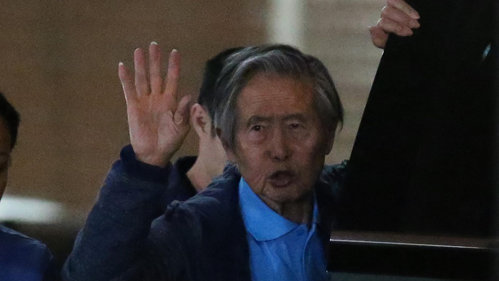 El expresidente Alberto Fujimori sale de la clínica donde estaba ingresado