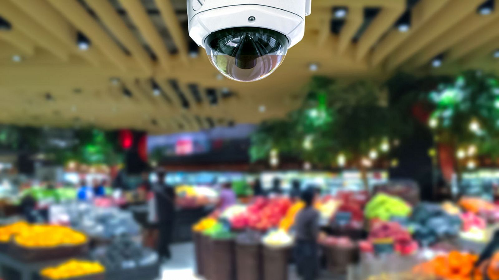 Una cámara de seguridad en un supermercado