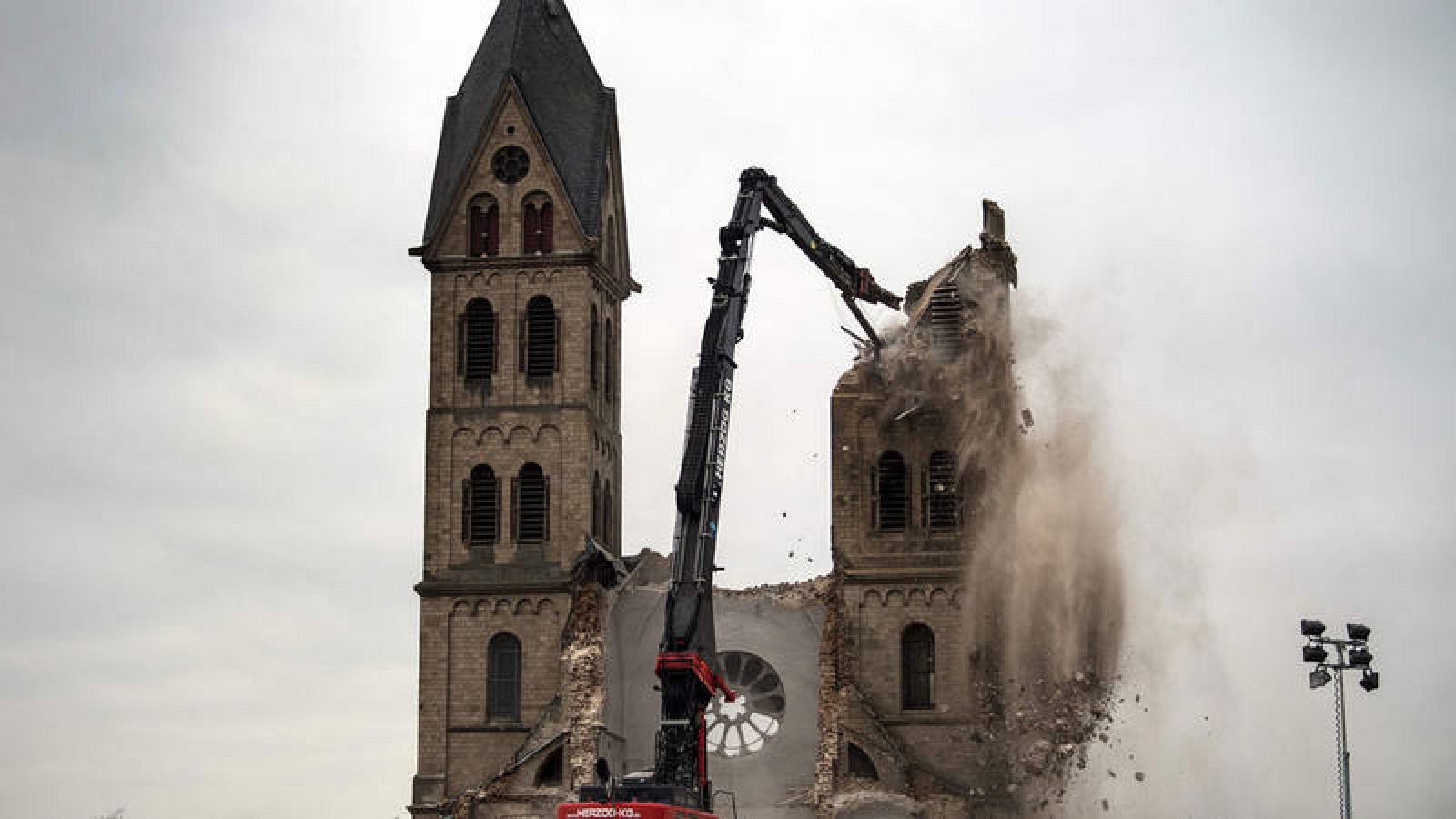 Derribo de la Iglesia de San Lamberto en Immerath, último paso para ampliar una mina de carbón en Alemania