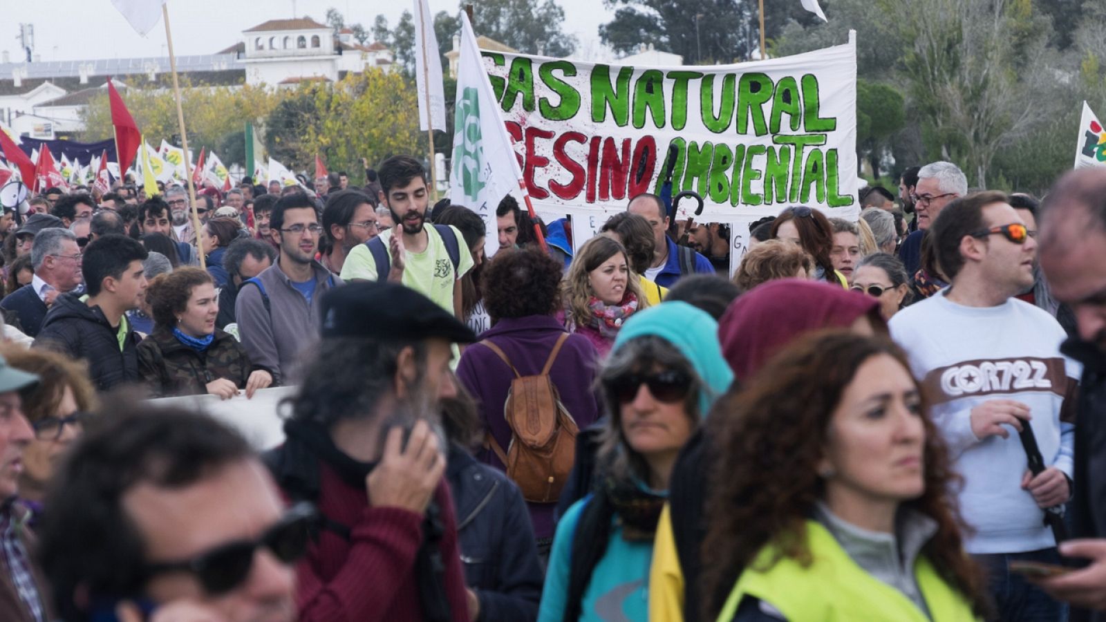 Fotografía de archivo de una manifestación contra el proyecto de Gas Natural en Doñana en 2016