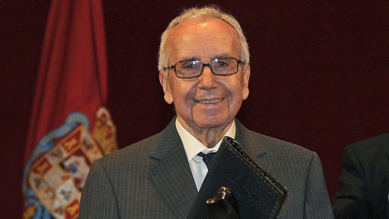 Pablo García Baena recibe el Premio Internacional de Poesía Federico García Lorca de Granada (11/05/2013)