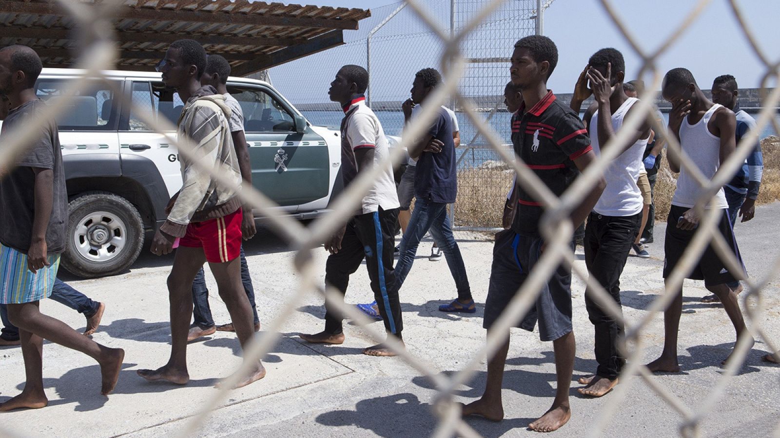 Inmigrantes de origen subsahariano rescatados en la isla de Alborán.