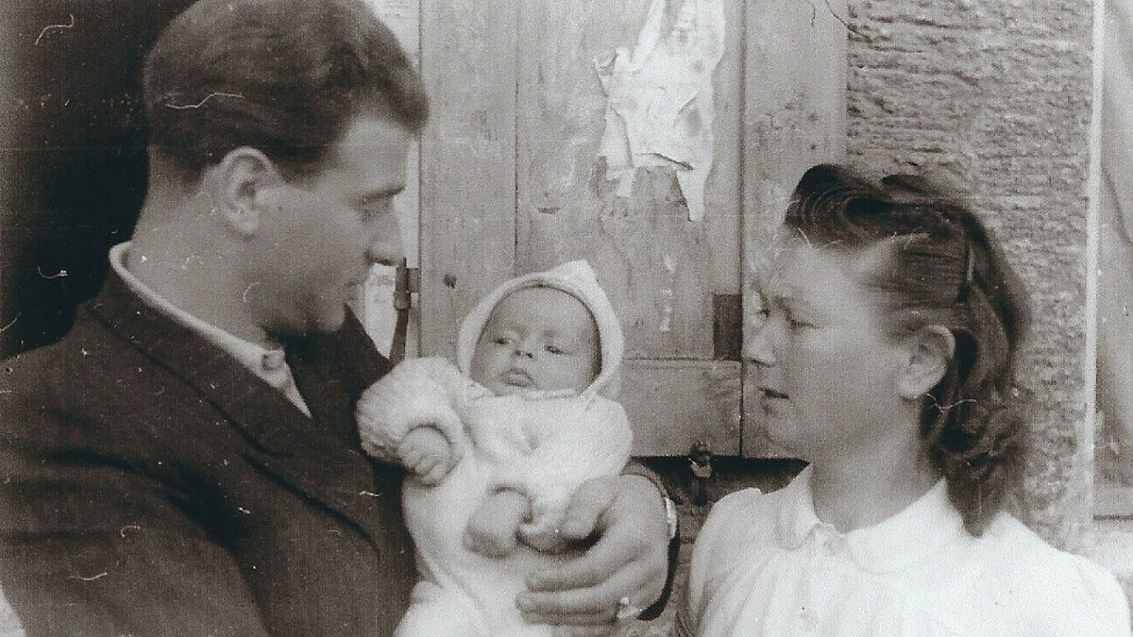 Manya y Meyer Korenblit con su primer hijo Sammy. Eggenfeldon, Alemania, 1947.