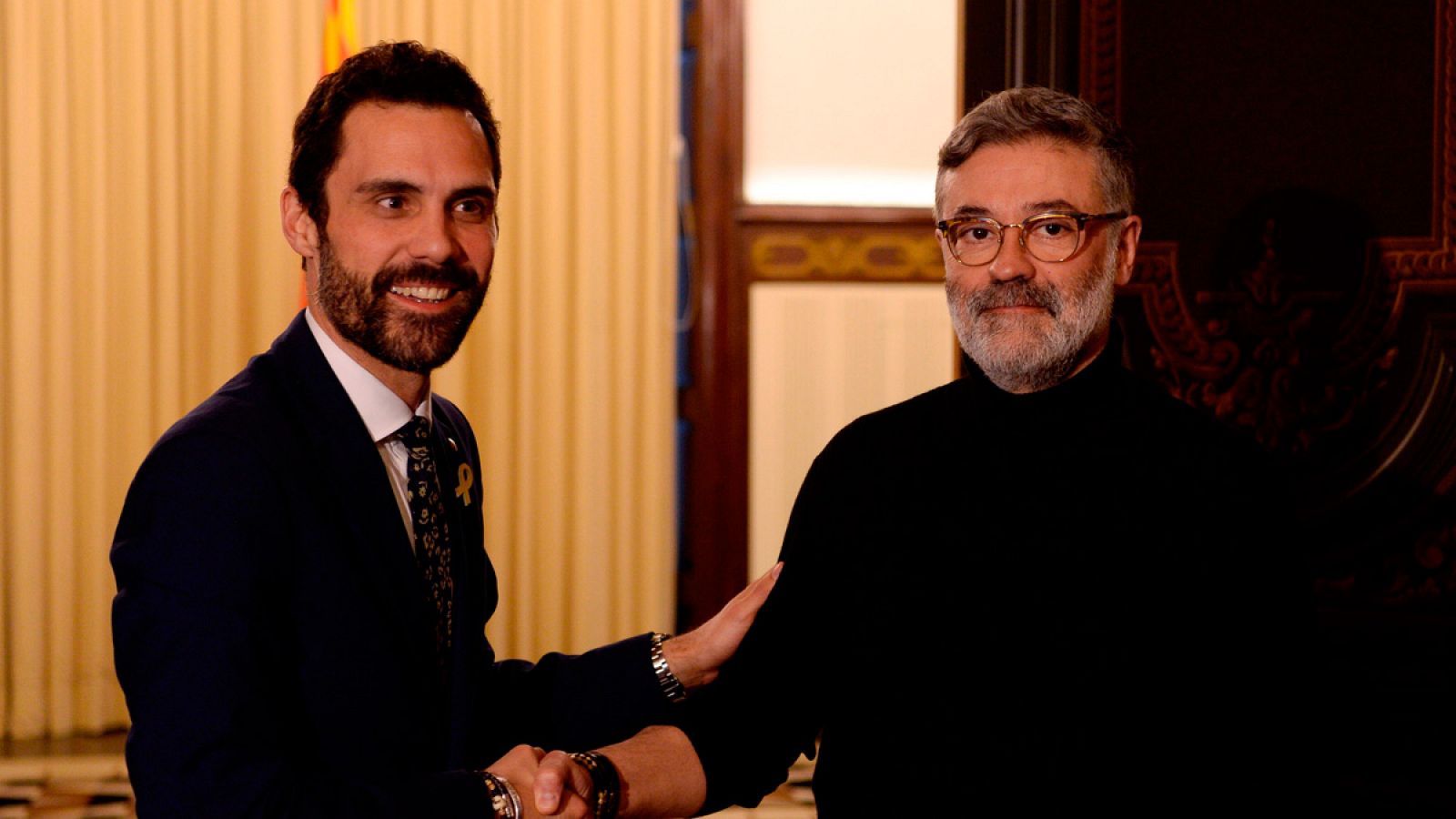 El nuevo presidente del Parlament Roger Torrent recibe al portavoz de la CUP Carles Riera