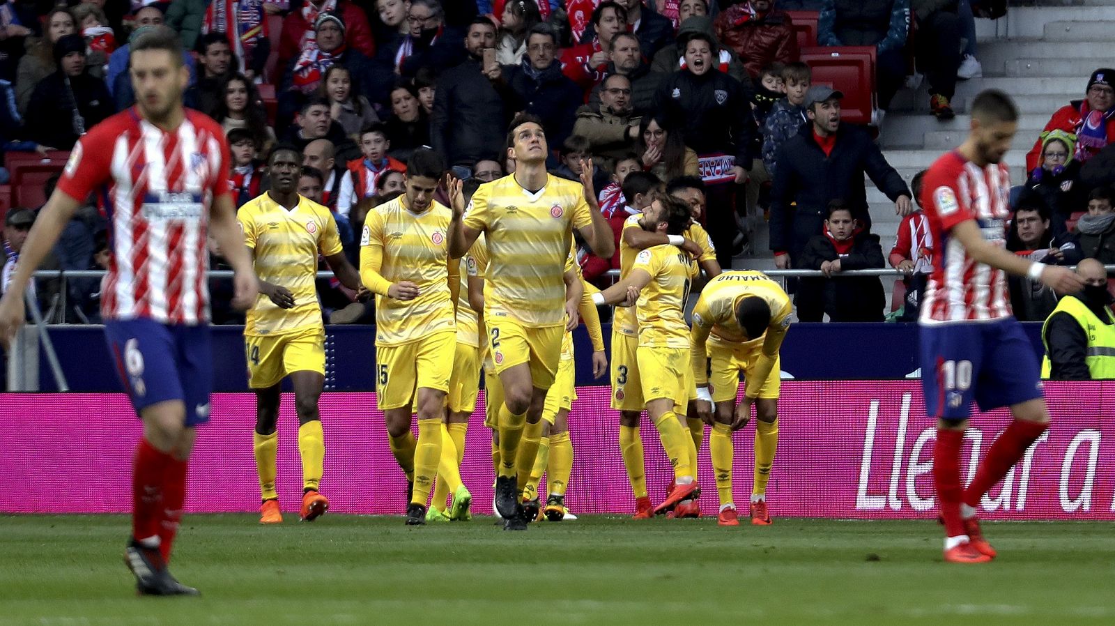 Los jugadores del Girona celebran el gol marcado por Portu ante el Atlético de Madrid.