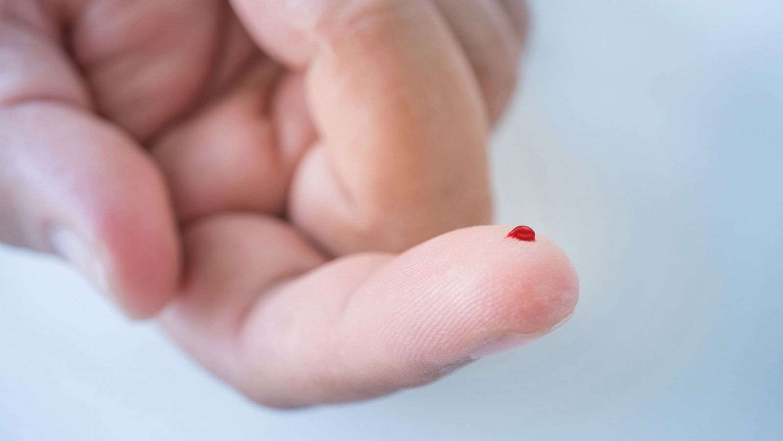 Las pruebas de autodiagnóstico de VIH permiten saber si se tiene el virus con una gota de sangre
