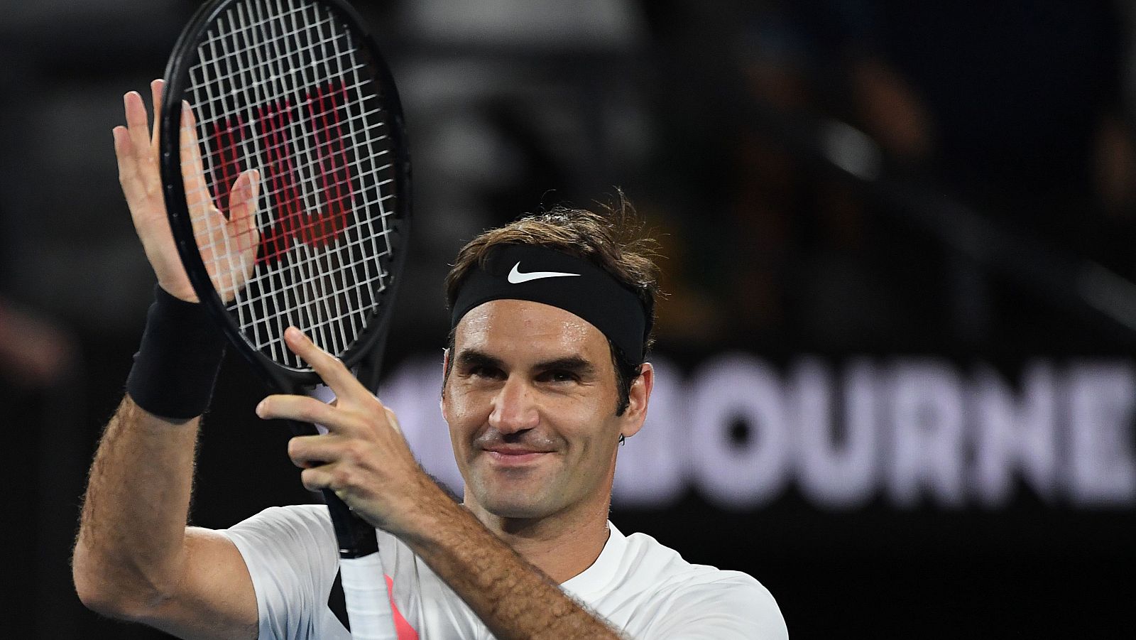 Federer accede a semifinales en Melbourne a costa de Berdych