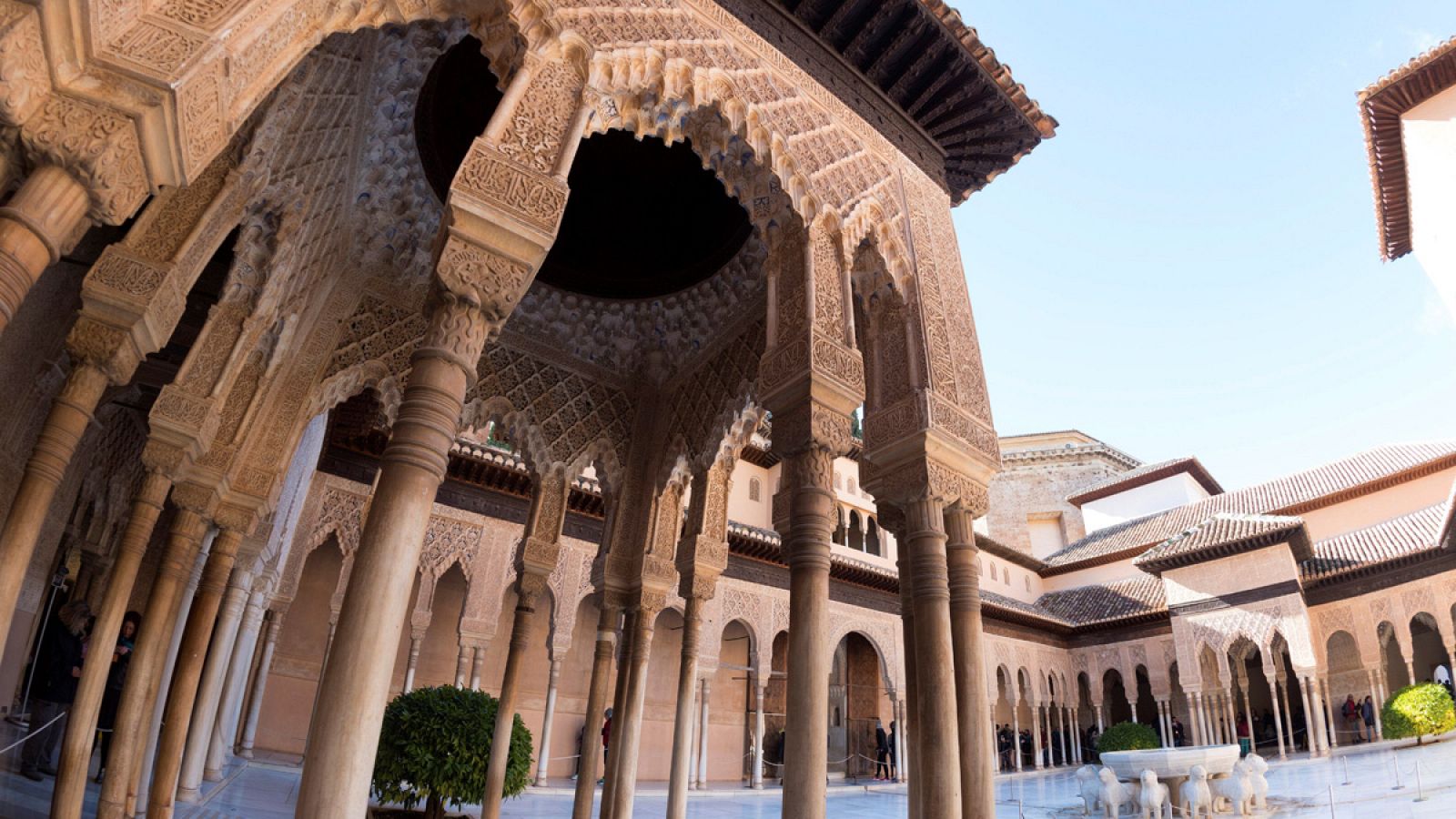 Templete oriental del Patio de los Leones de la Alhambra