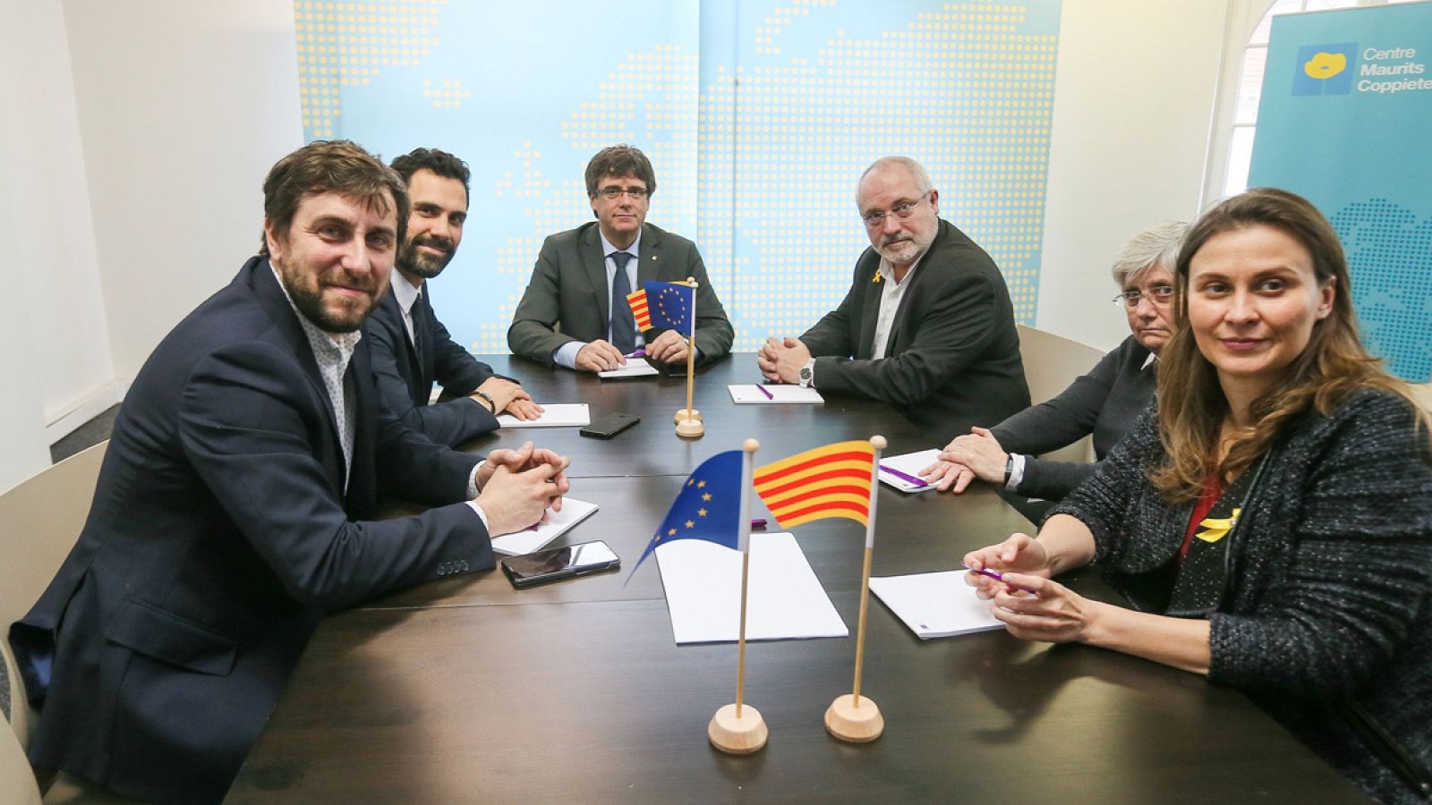 Carles Puigdemont y el presidente del Parlamento de Cataluña, Roger Torrent, junto a los exconsejeros Clara Ponsatí, Lluís Puig, Meritxell Serret y Toni Comín
