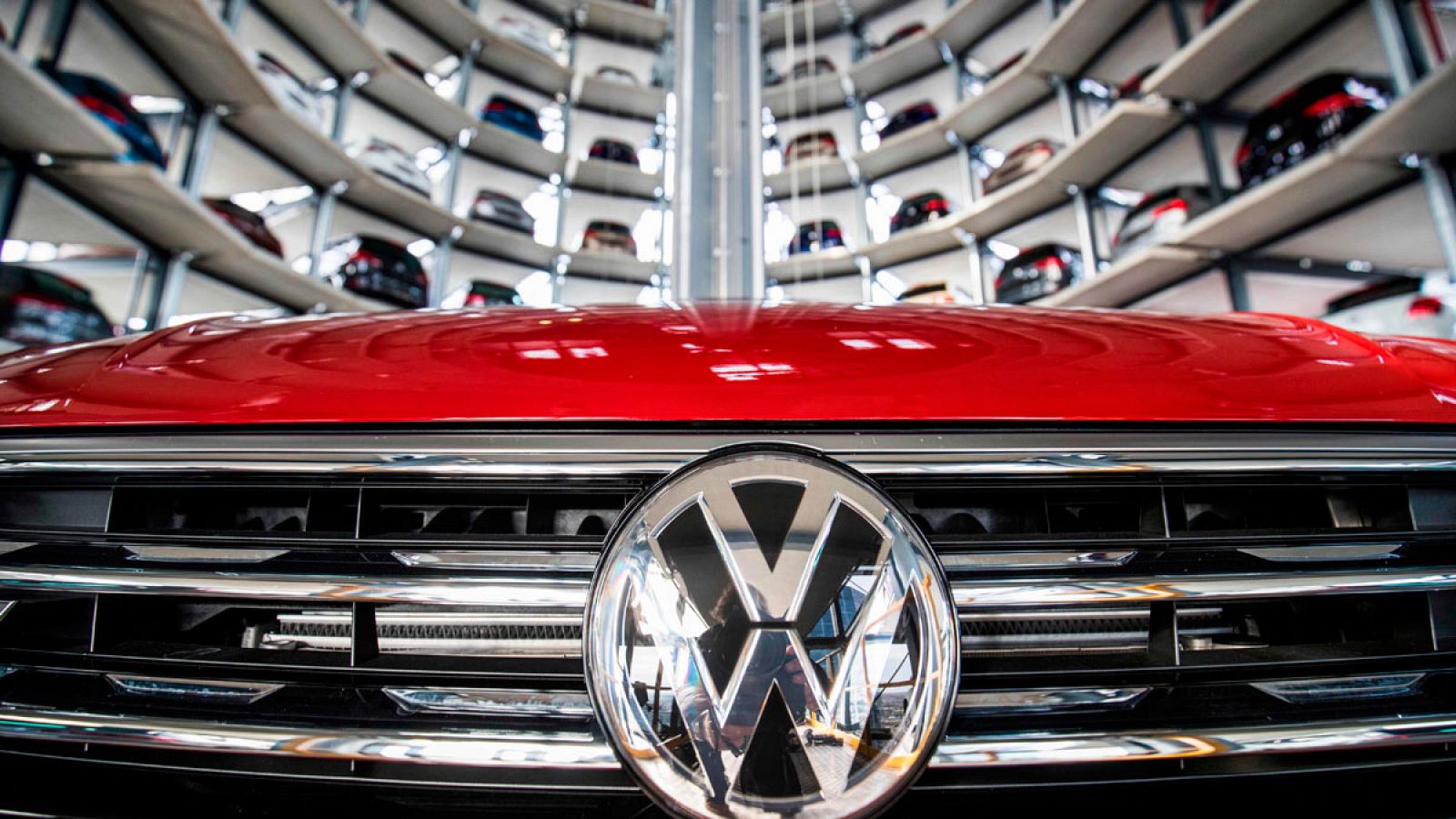 Almacén automático de vehículos de Volkswagen en su planta de Wolfsburg