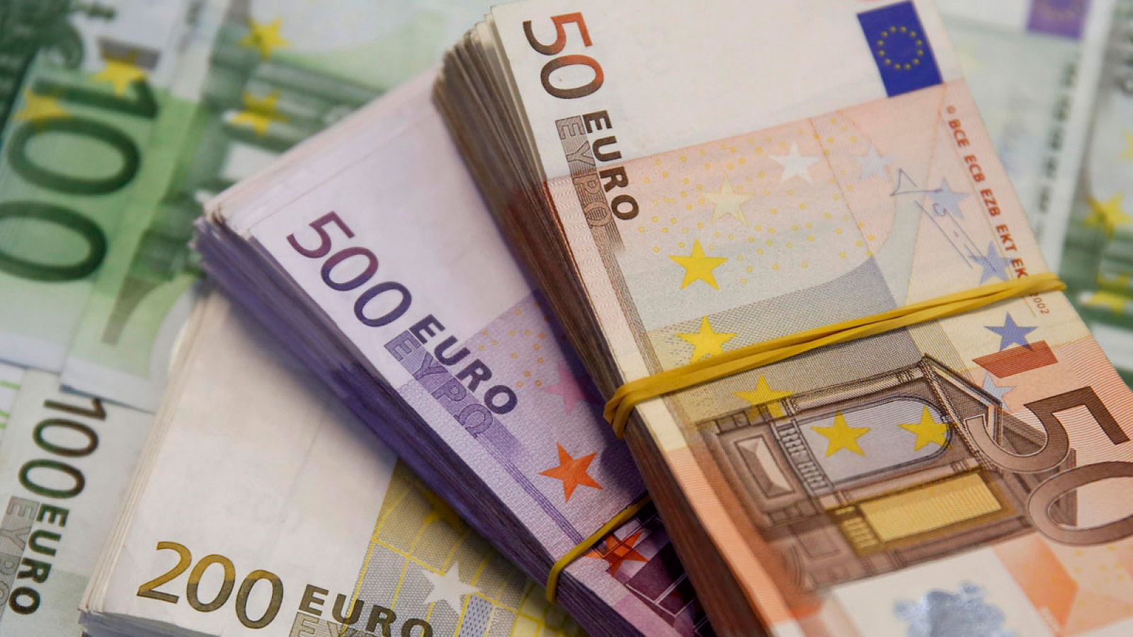 Imagen de distintas denominaciones de billetes de euro