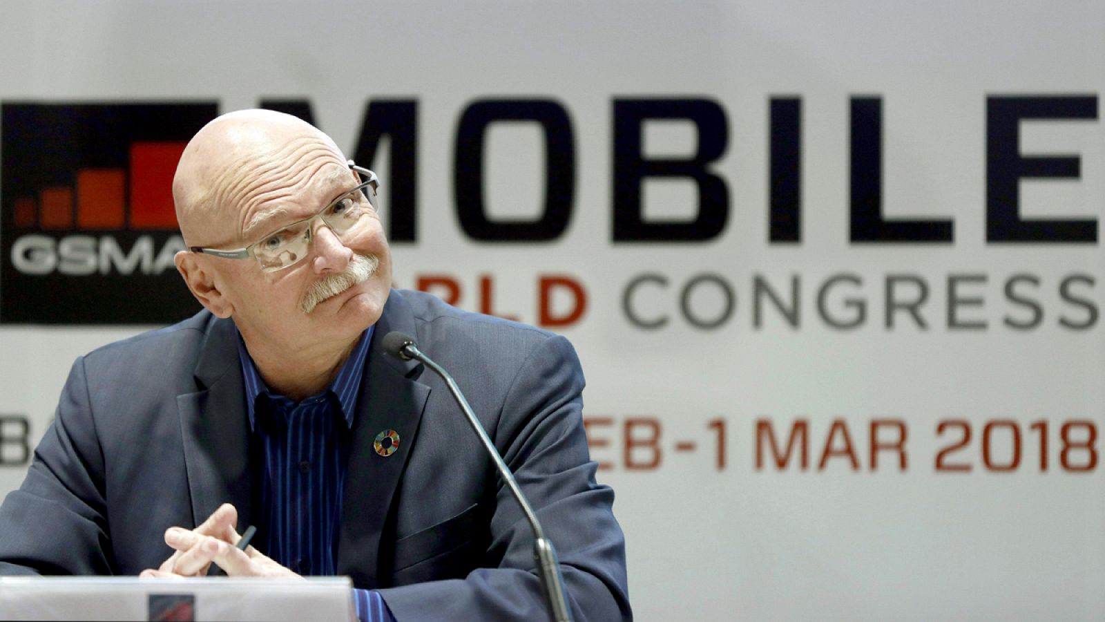 El consejero delegado de la asociación de operadores móviles GSMA, John Hoffman, durante la presentación del MWC 2108.