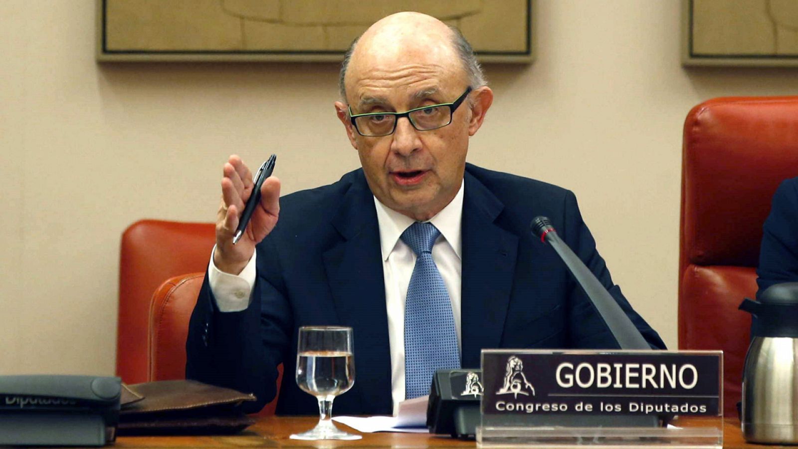 El ministro de Hacienda, Cristóbal Montoro, durante su comparecencia en el Congreso