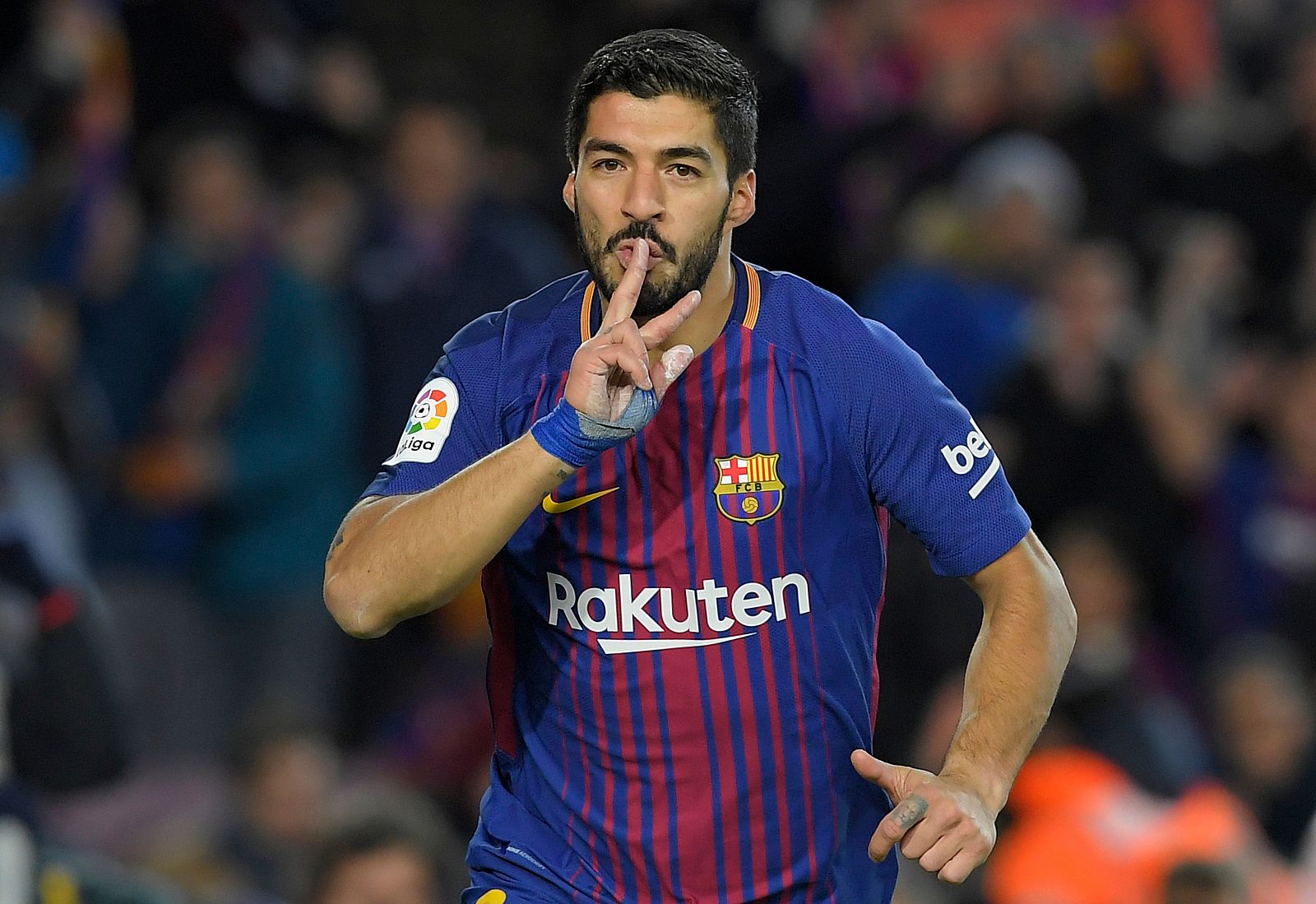 Luis Suárez celebra el gol anotado  al Valencia