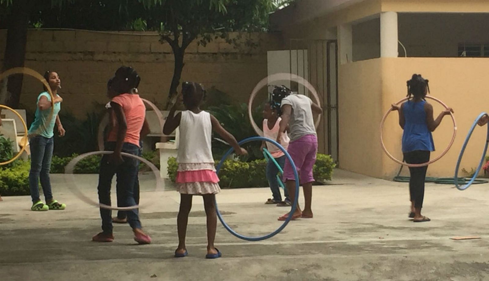 Durante el rodaje en el hogar para niñas de las Hijas de Altagracia, en Baní