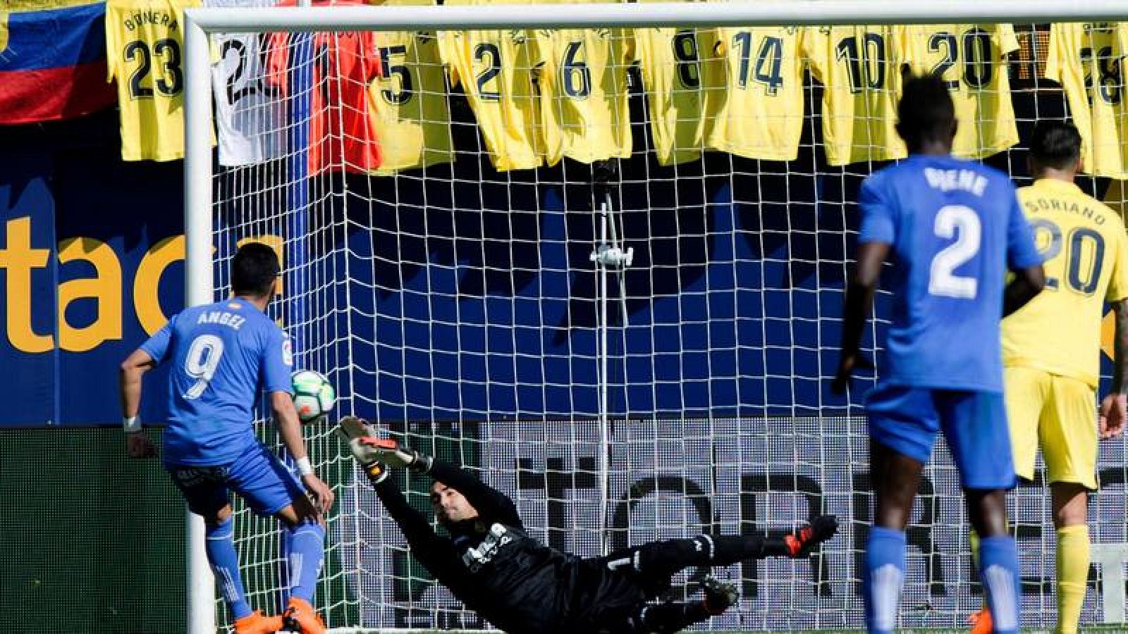 Asenjo detiene dos penaltis y da la victoria al Villarreal
