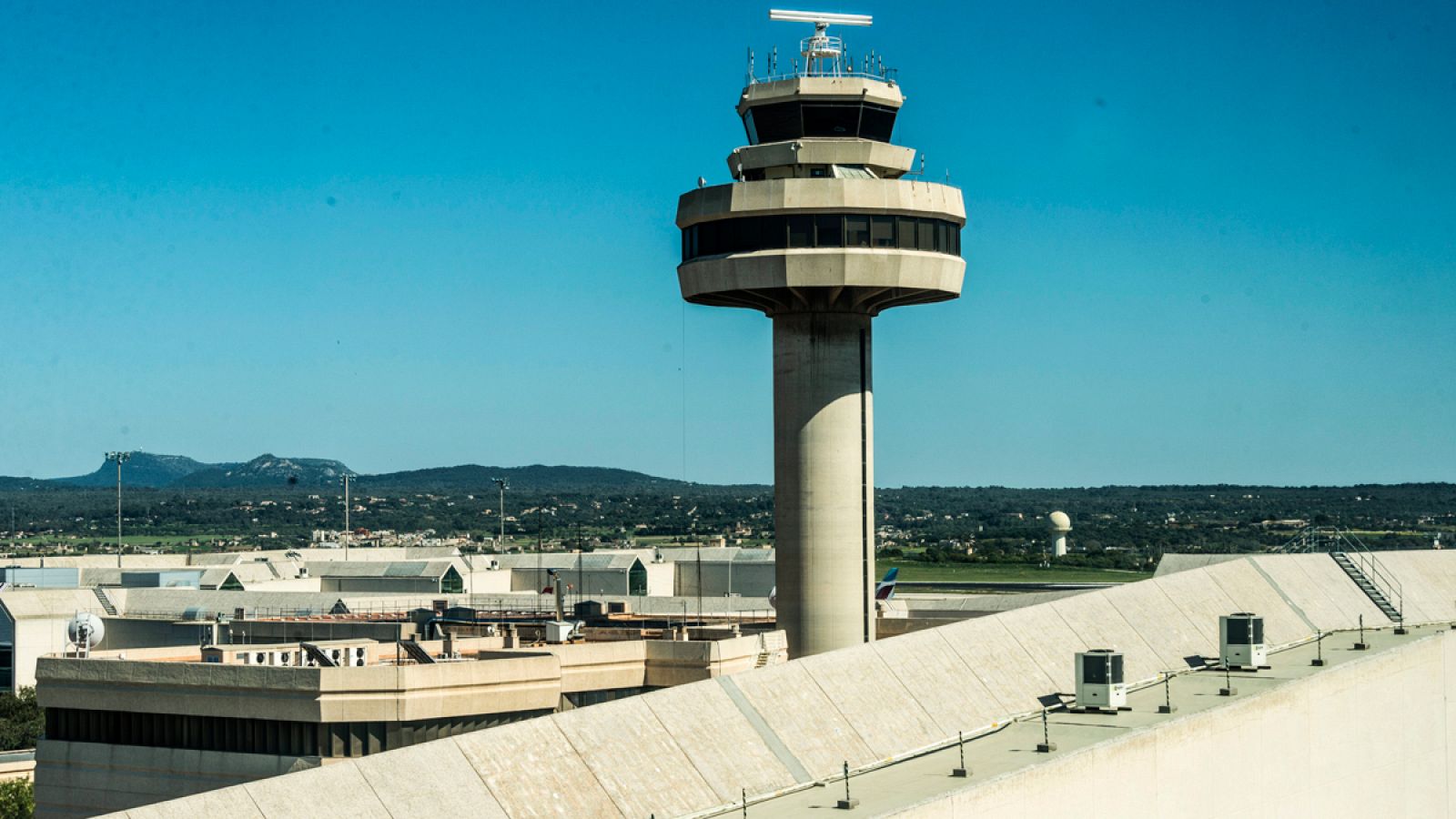 Torre de control en el aeropuerto de Palma.