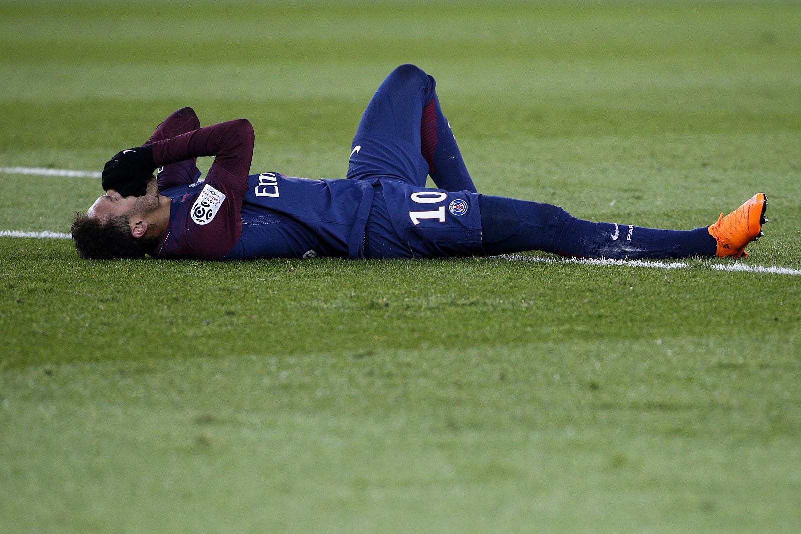 Neymar tras la lesión ante el Marsella.