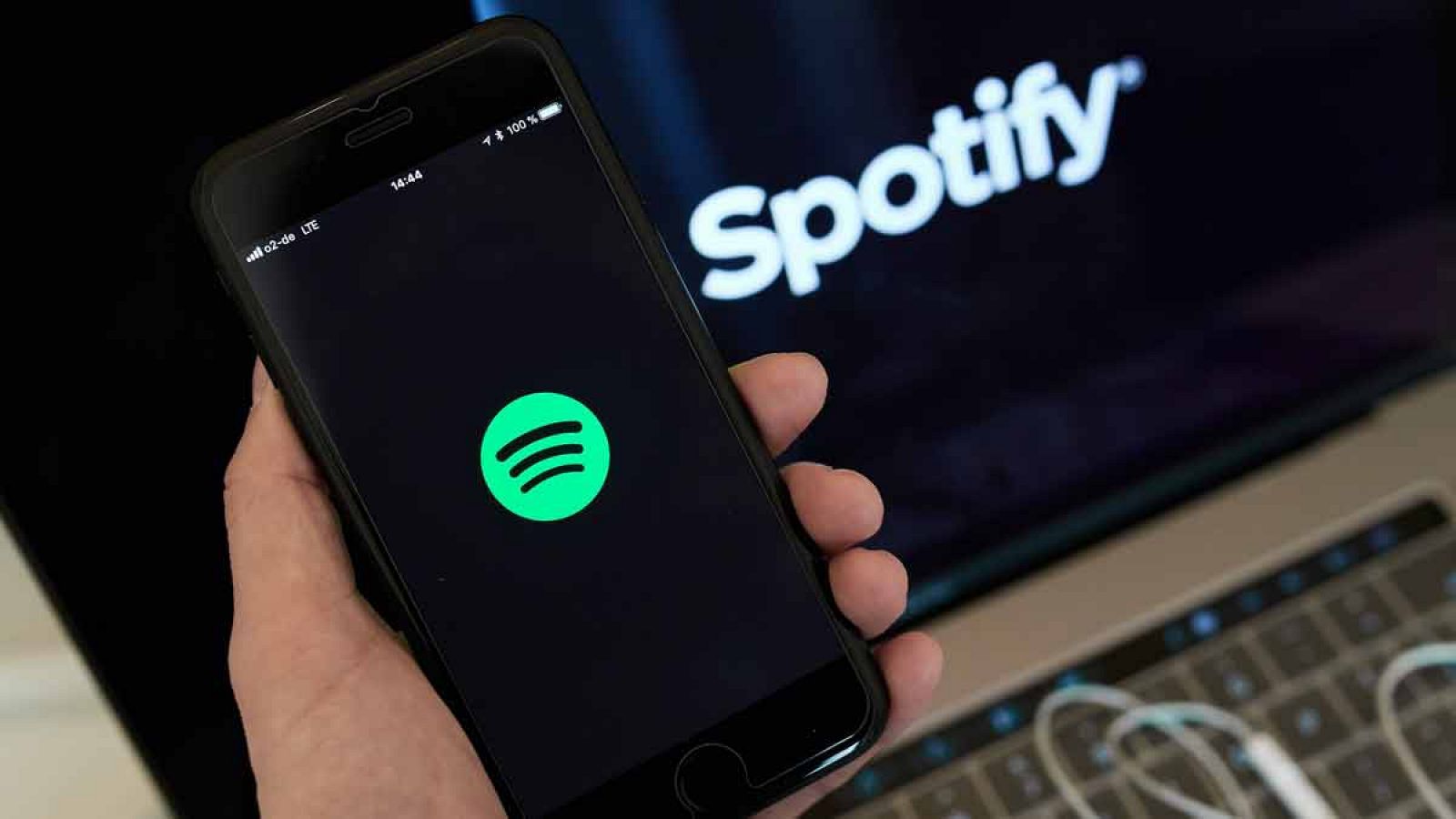 Spotify permite escuchar música en "streaming" en distintas plataformas digitales