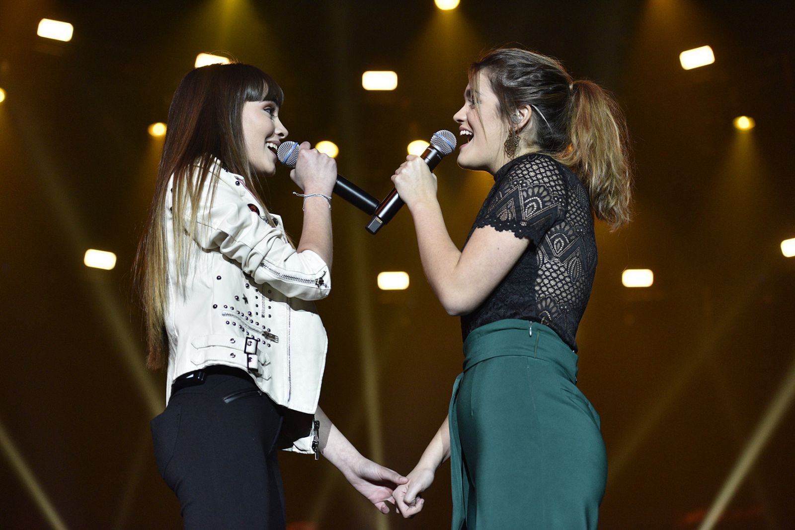 Amaia y Aitana cantan con las ganas en el concierto de OT