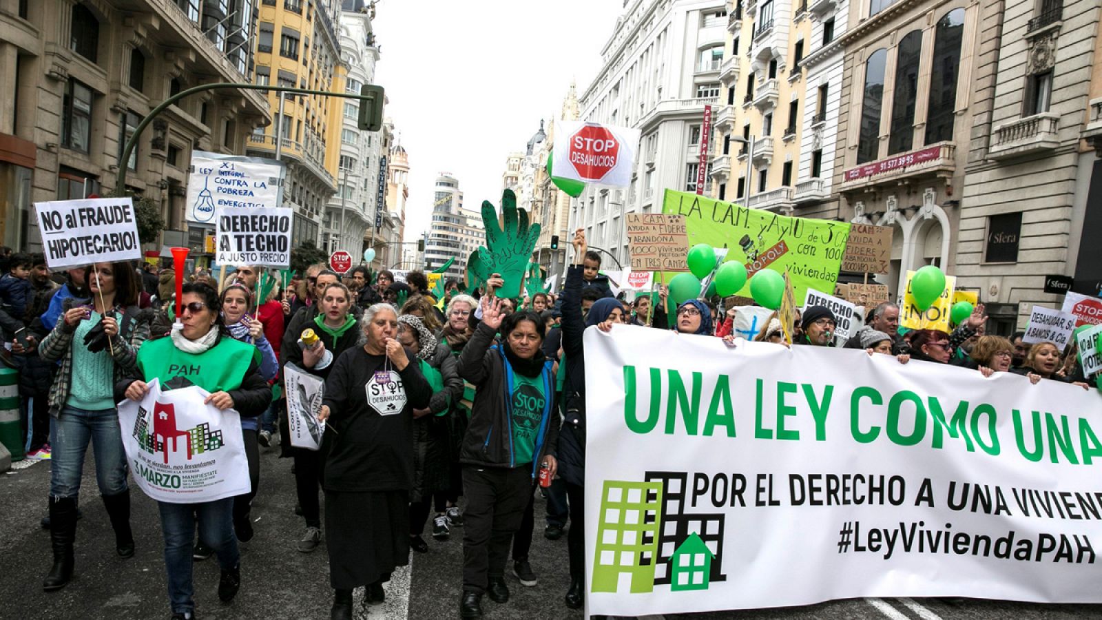 Marcha por la vivienda convocada por la Plataforma de Afectados por la Hipoteca (PAH) en Madrid