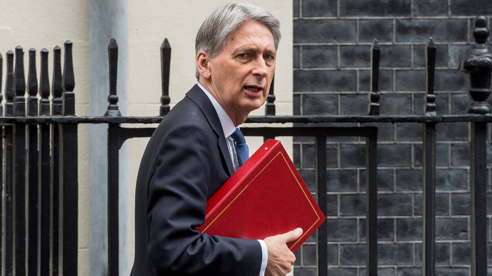 El ministro de Economía británico, Philip Hammond, a su salida de Downing Street este miércoles