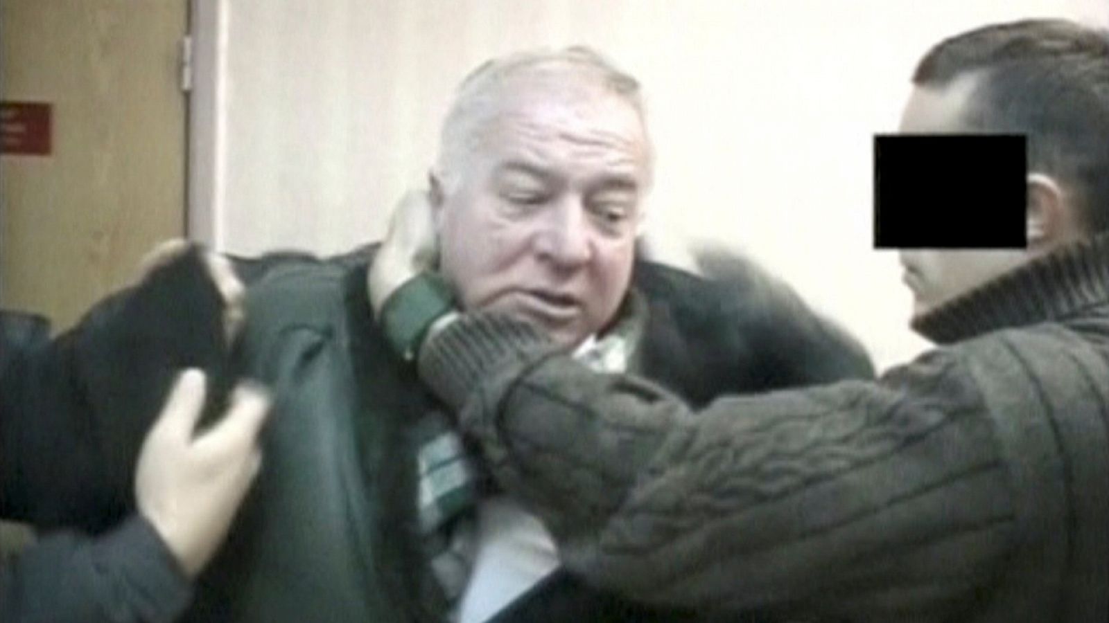 Fotografía de archivo de Sergei Skripal, en el momento de su detención por oficiales rusos en 2006