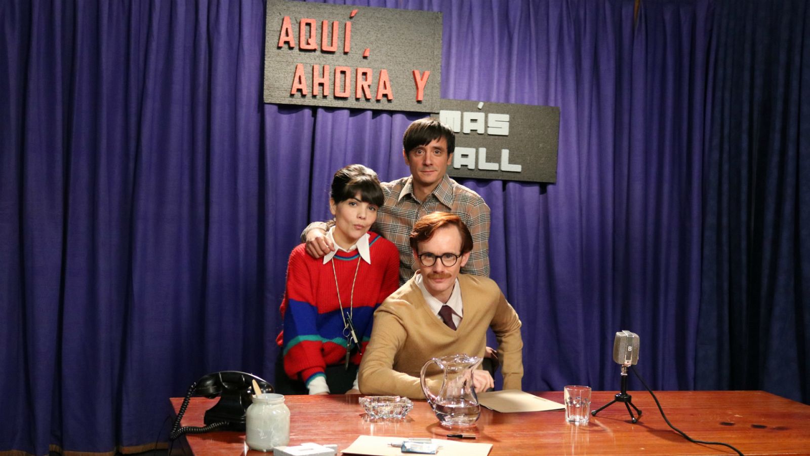 Agnés Llobet (Lola), Daniel Pérez Prada (Anibal) e Ignacio Mateos (Aparicio), en el plató del nuevo programa de misterio