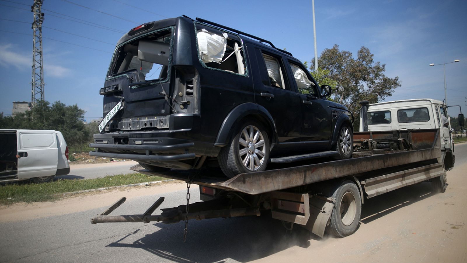 Imagen de uno de los coches del convoy donde viajaba el primer ministro palestino