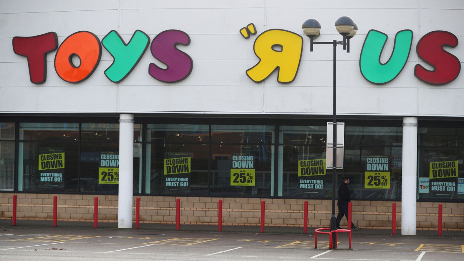 Exterior de una tienda Toys 'R' Us en Coventry, Reino Unido